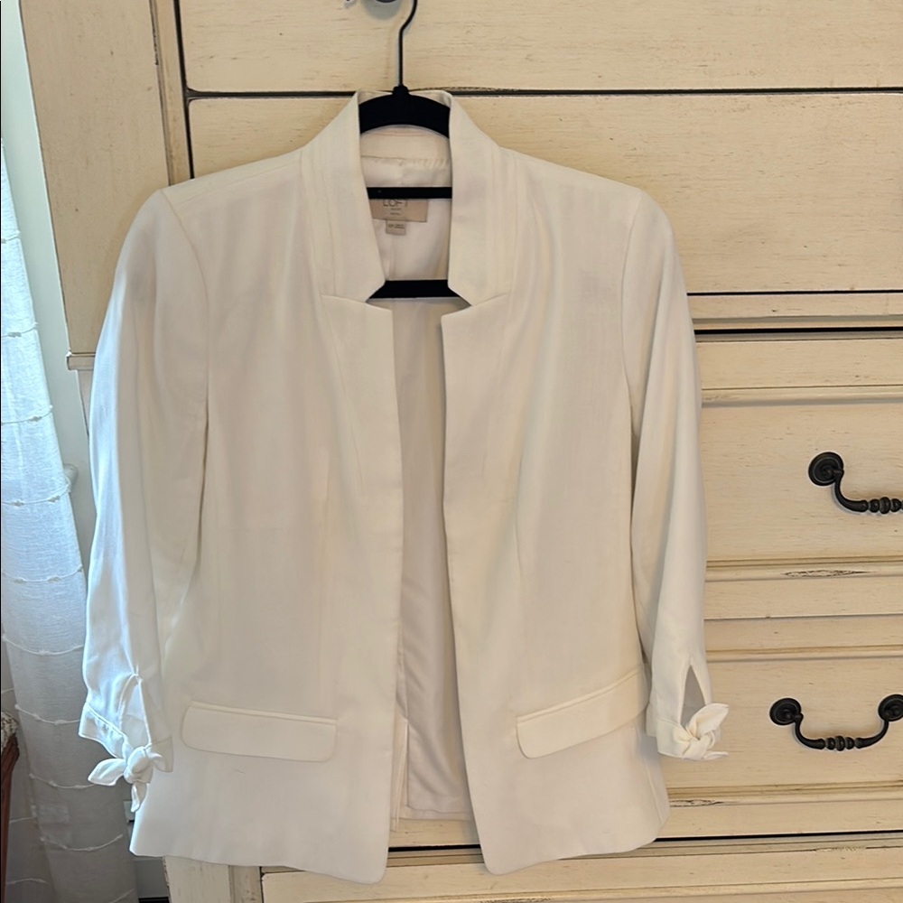 Crisp white suit coat XSP